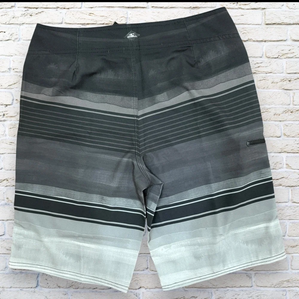 NWT O’Neill Brisbane Black and Grey Striped Pattern Board-shorts Trunks -Size 30